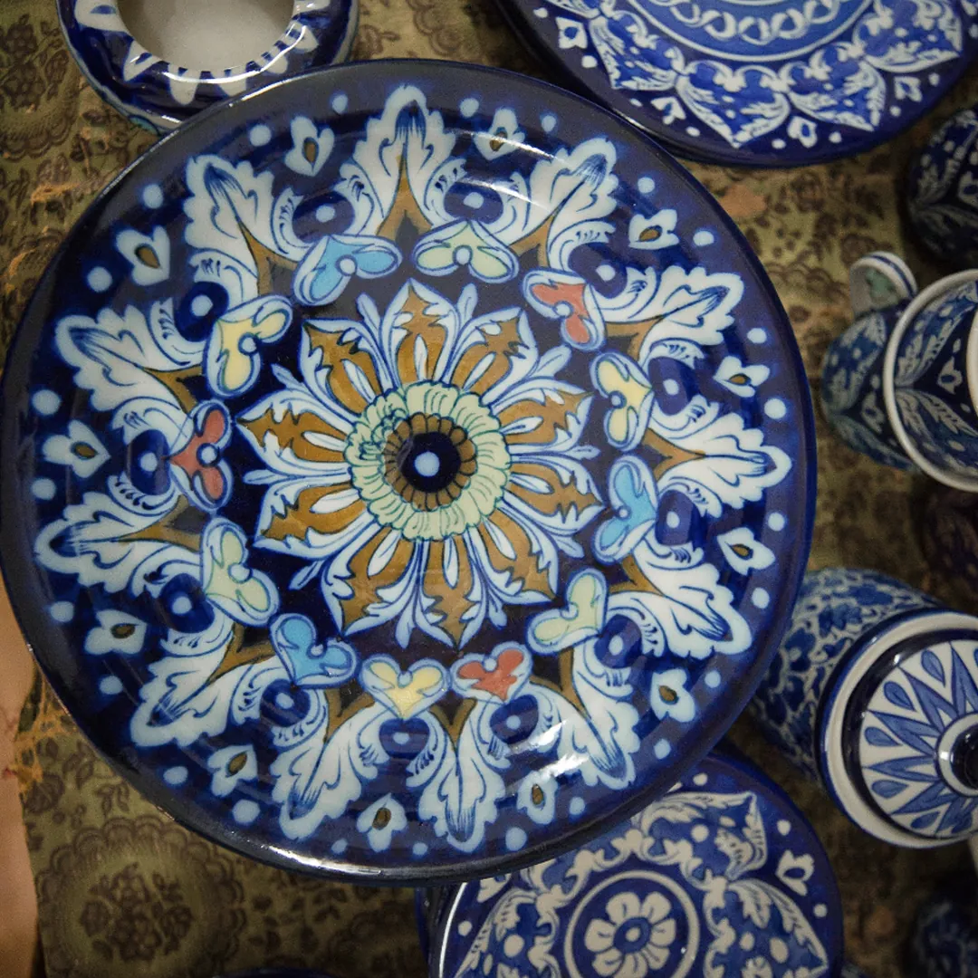 Blue-and-white Kashi-glazed ceramic, hand-painted